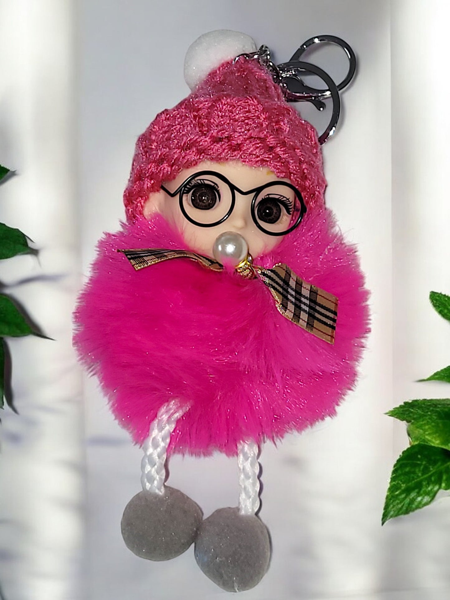 Niedlicher Schlüsselanhänger Puppe mit Brille in versch. Ausführungen und Farben