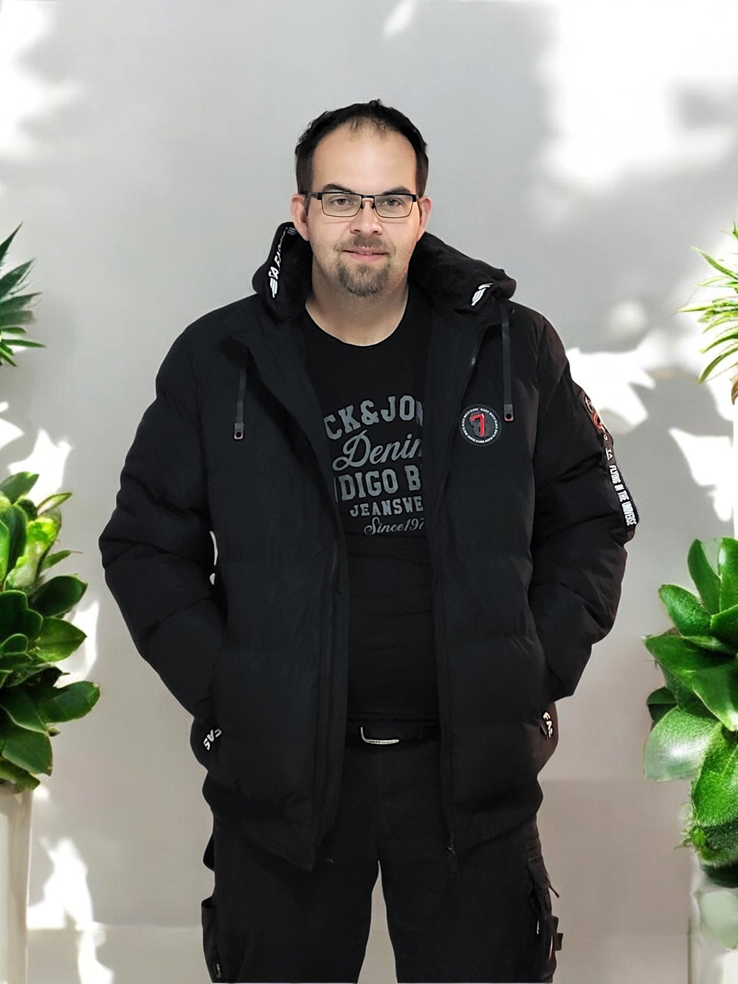 Winterjacke mit Highlights und abnehmbarer Kapuze schwarz in versch. Größen
