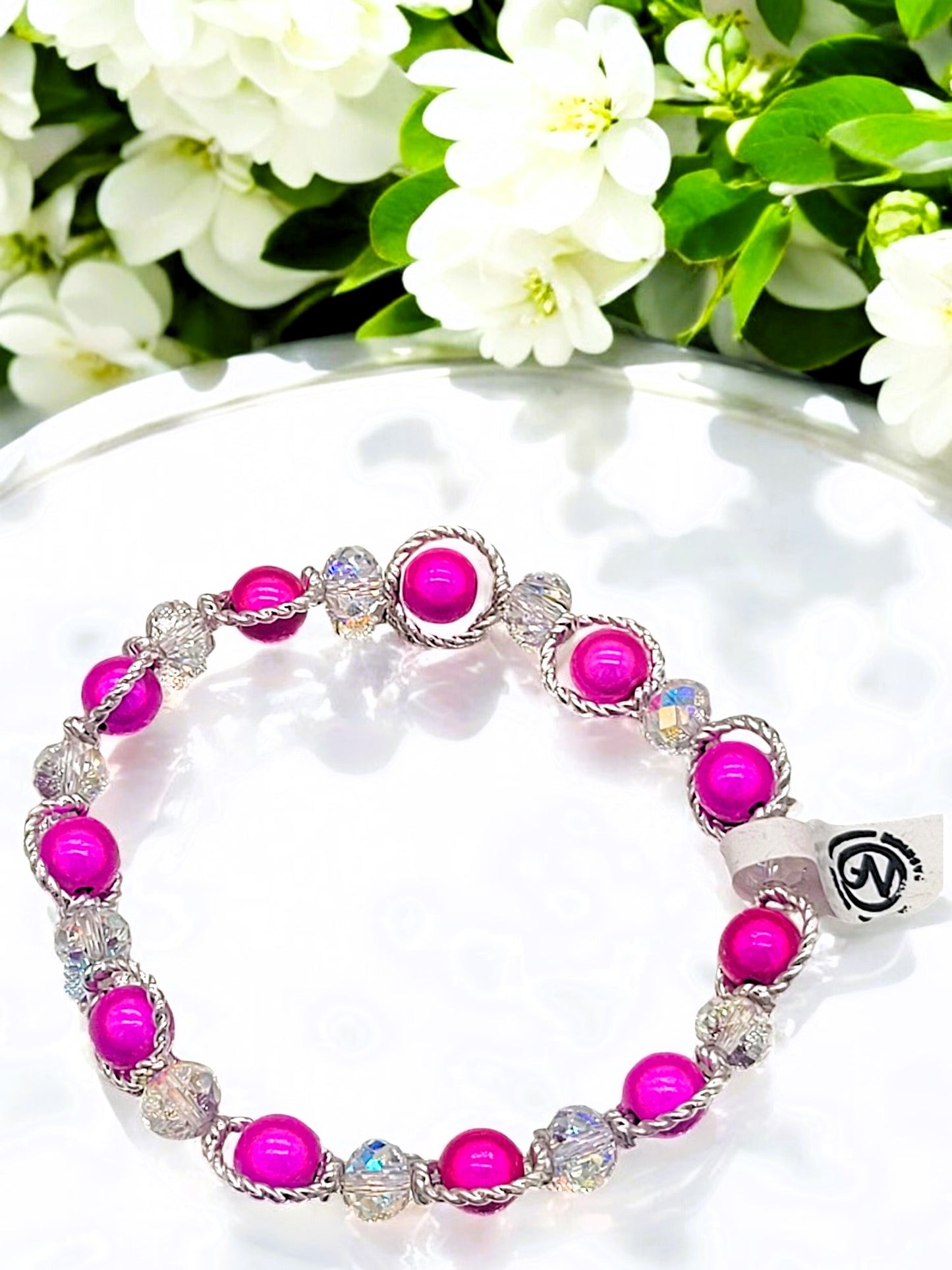 Besondere Magic-Pearls Armbänder mit zusätzl. Glasperlen in versch. Farben