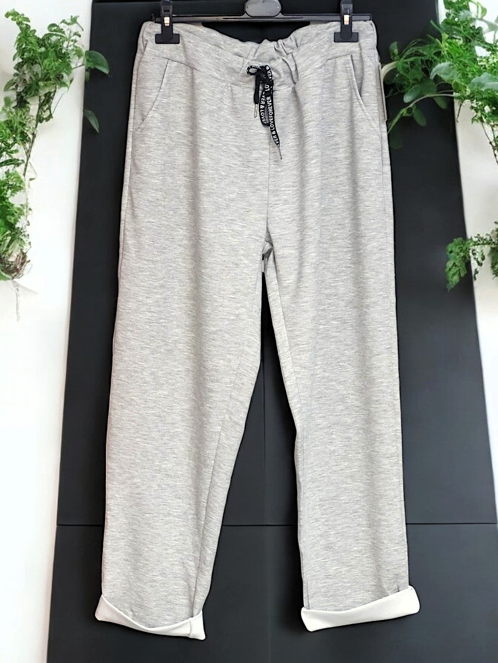 Trendige Hose mit perfektem Tragekomfort Gr. 46-52 in versch. Farben