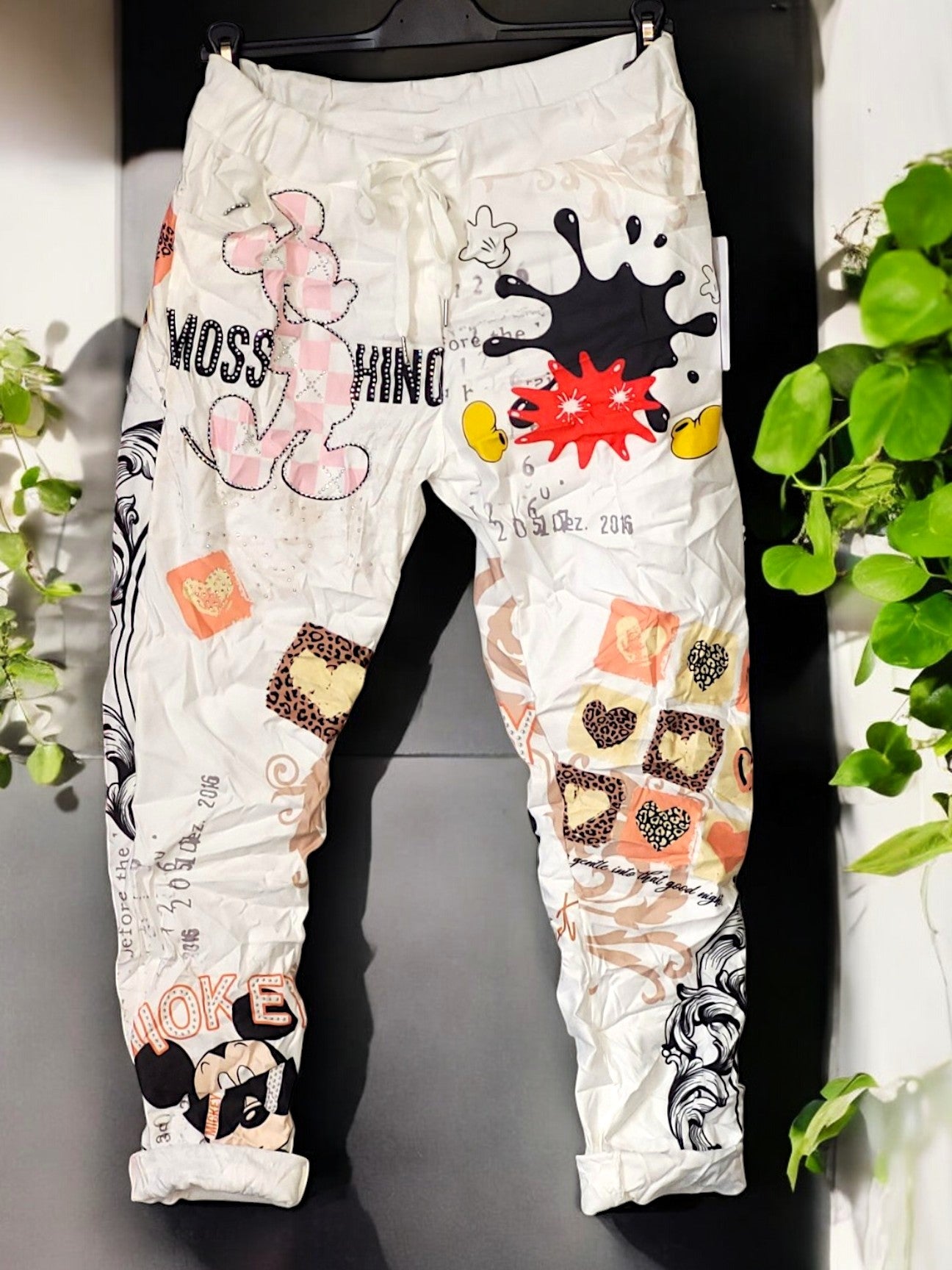 🌟👖 Trendige Motiv-Jogpant mit stylischem Strass | 4 Farben | Gr. 36-42 👖🌟