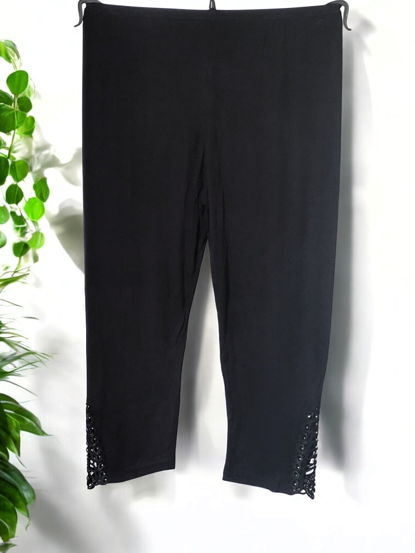 Capri-Leggings mit Strass & Spitze – Blickfang & Komfort in Einem! ✨🖤
