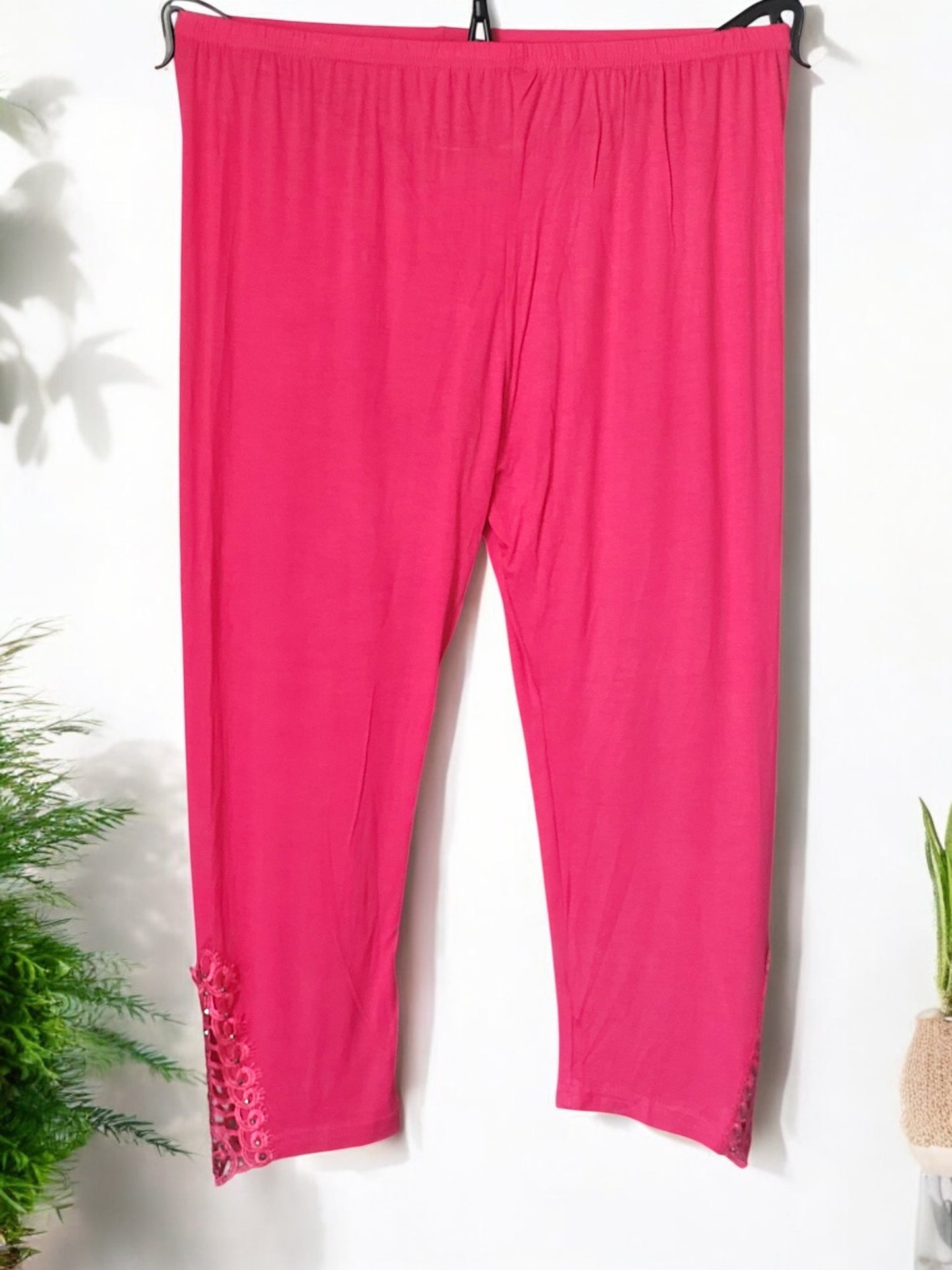 Capri-Leggings mit Strass & Spitze – Blickfang & Komfort in Einem! ✨🖤