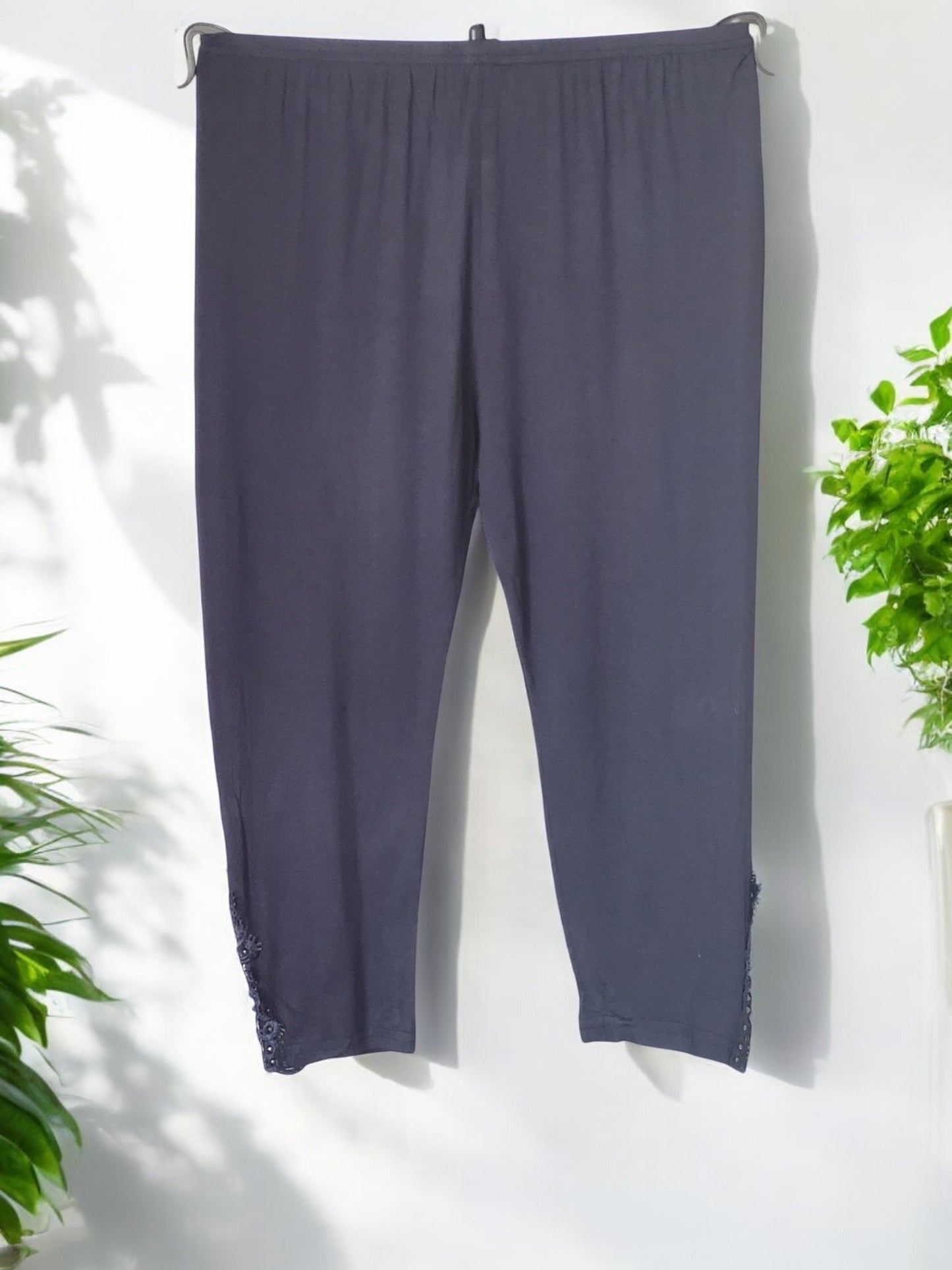 Capri-Leggings mit Strass & Spitze – Blickfang & Komfort in Einem! ✨🖤