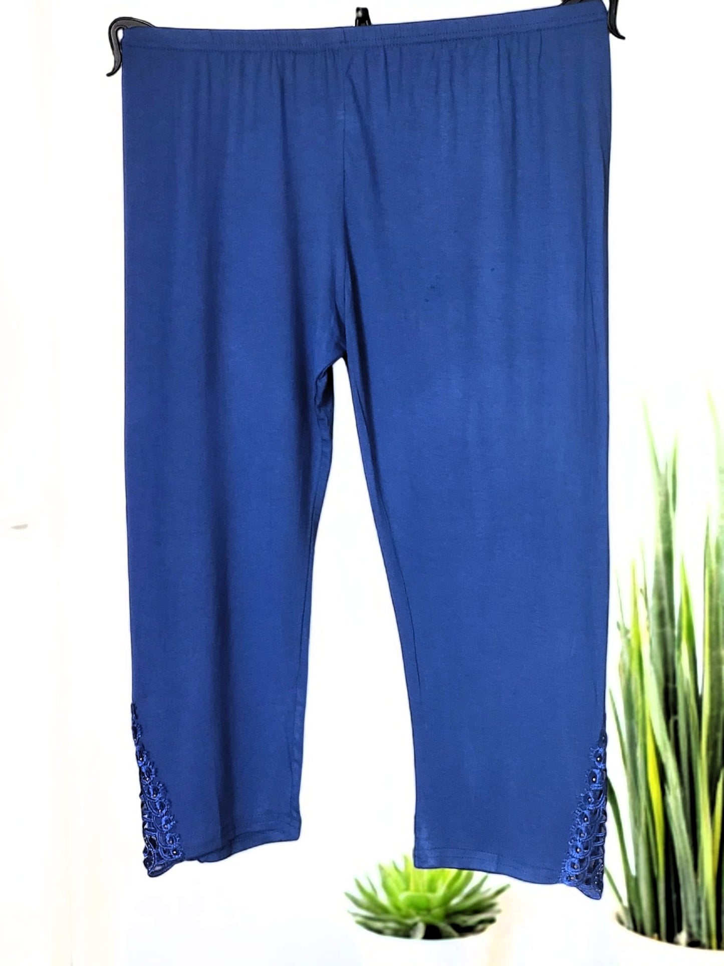 Capri-Leggings mit Strass & Spitze – Blickfang & Komfort in Einem! ✨🖤