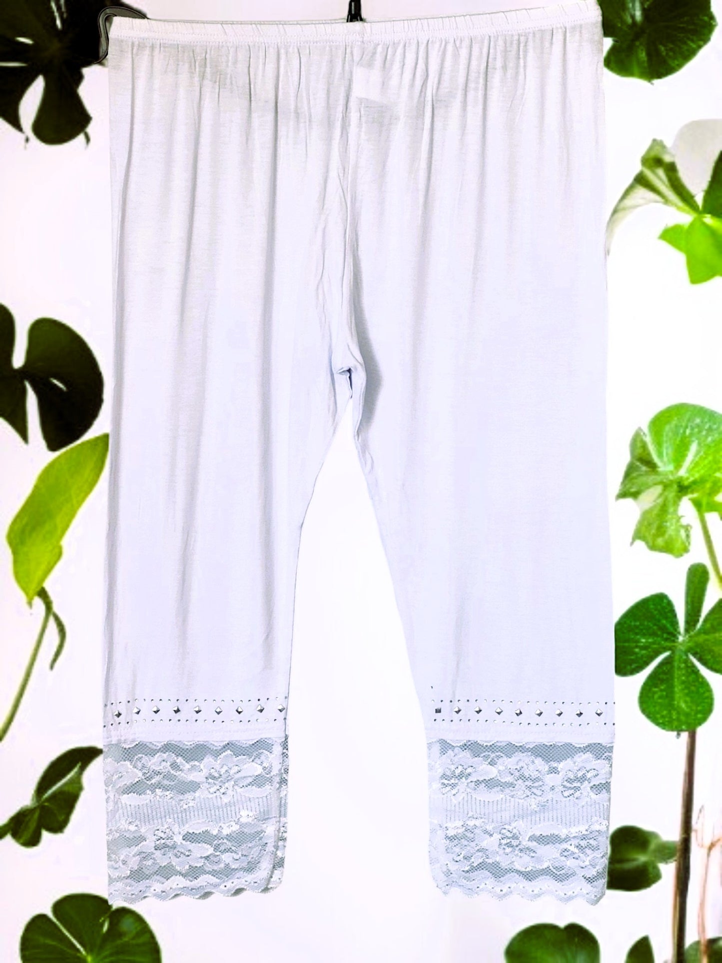 Capri-Leggings (Gr. 42–48) mit Spitze & Nieten – in verschiedenen Farben ✨🖤