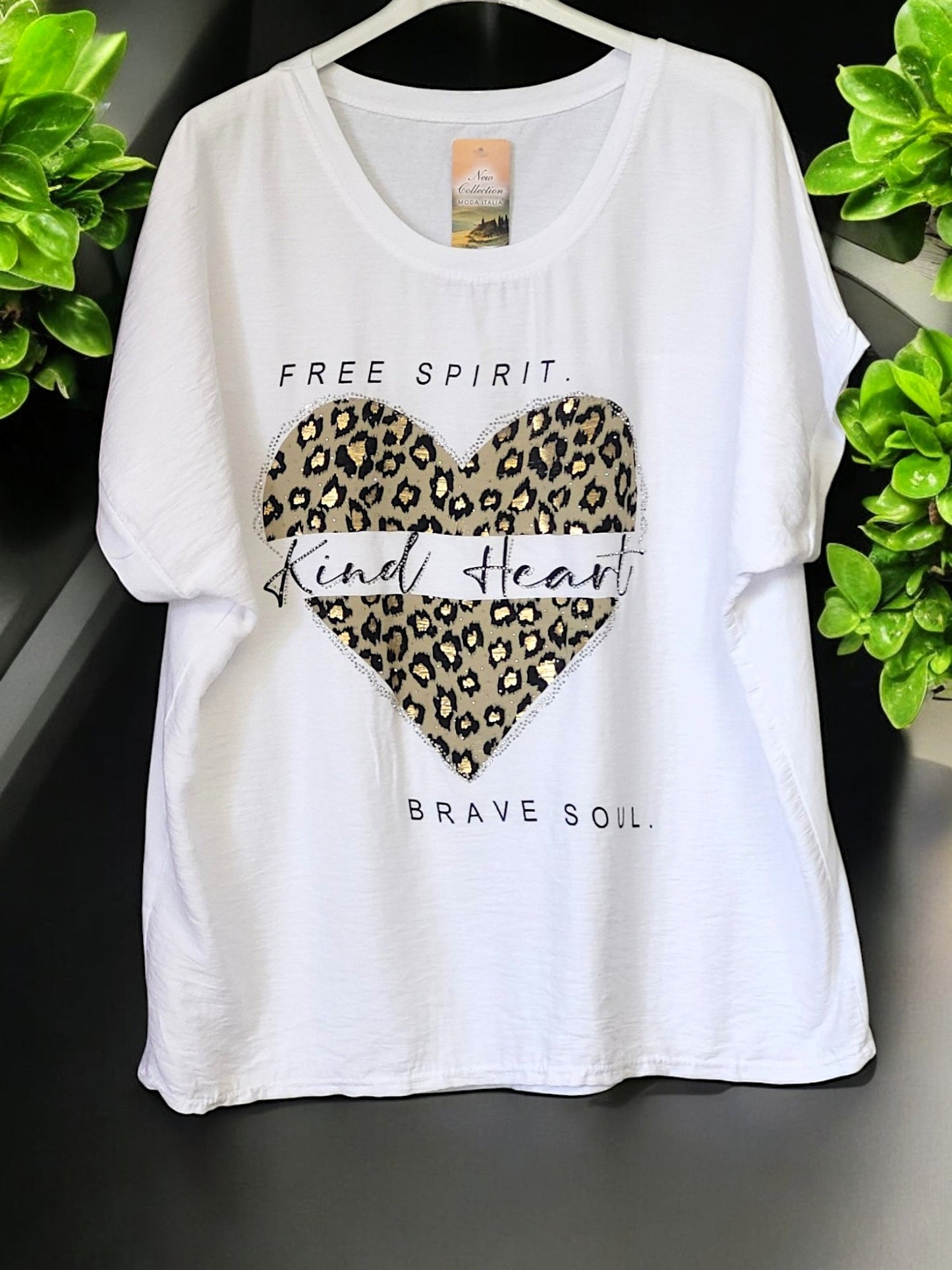 🌟 T-Shirt „Free Spirit – Kind Heart“ – 8 Farben – Gr. 36–42 – mit Leo-Herz & Glitzersteinchen 💕🖤