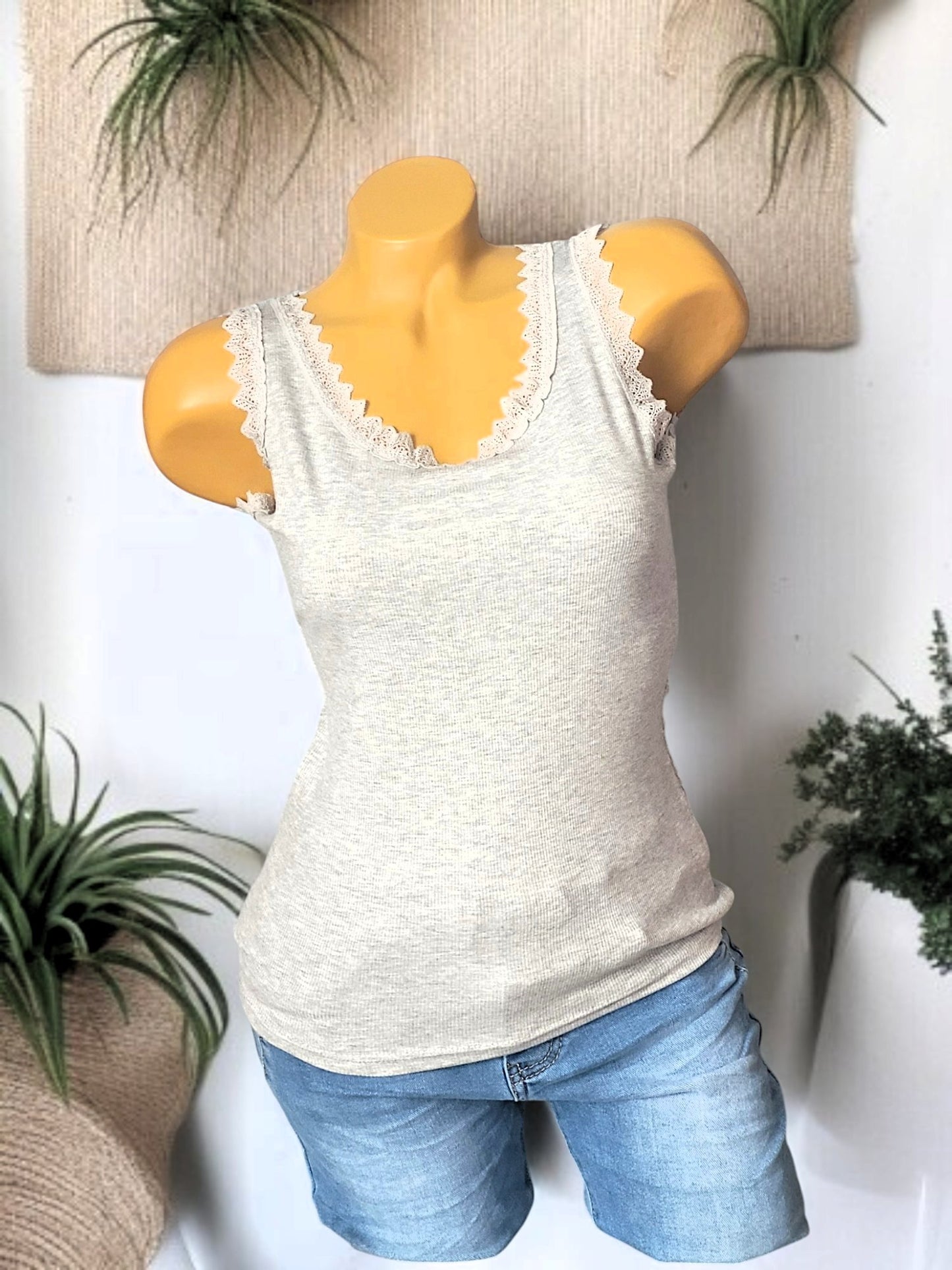 🌸✨ Elegantes Top mit zarter Spitze | Onesize Gr. 36-42 | 16 traumhafte Farben 🌷💕