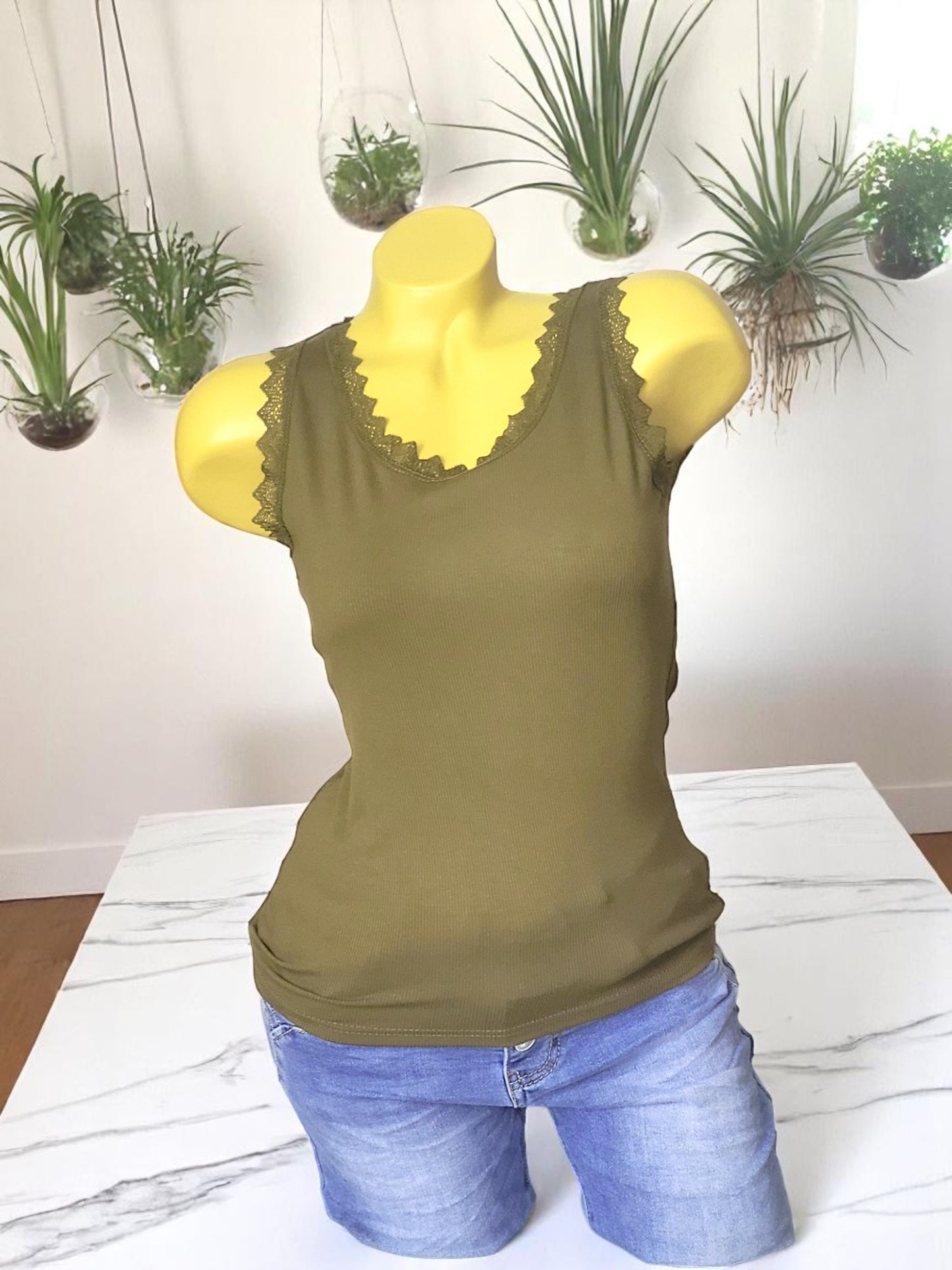 🌸✨ Elegantes Top mit zarter Spitze | Onesize Gr. 36-42 | 16 traumhafte Farben 🌷💕