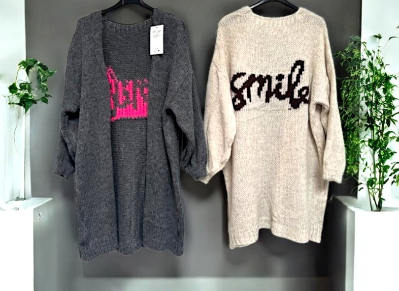✨ Vorbestellung Cardigan „SMILE“ mit Rückenprint – Gr. 42–48 – in 11 fröhlichen Farben ✨
