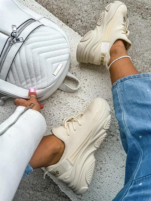 Sneaker mit Plateau