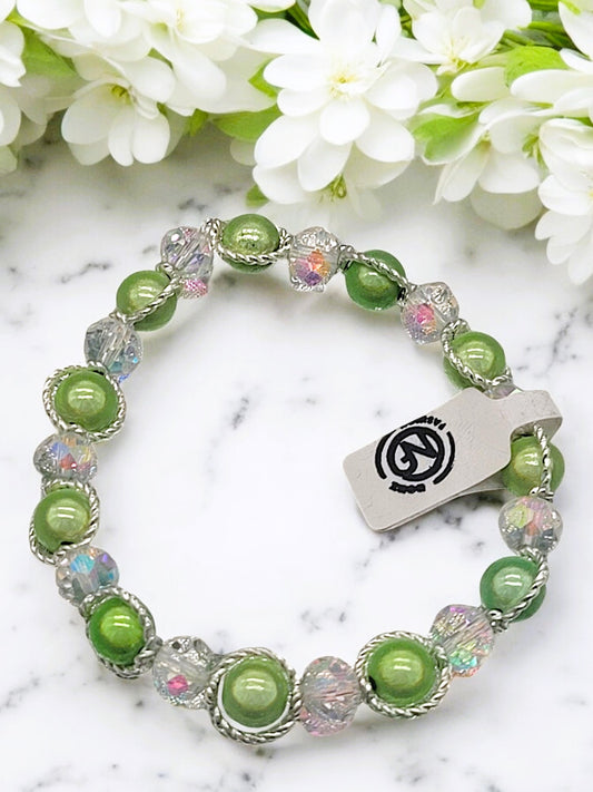 Besondere Magic-Pearls Armbänder mit zusätzl. Glasperlen in versch. Farben