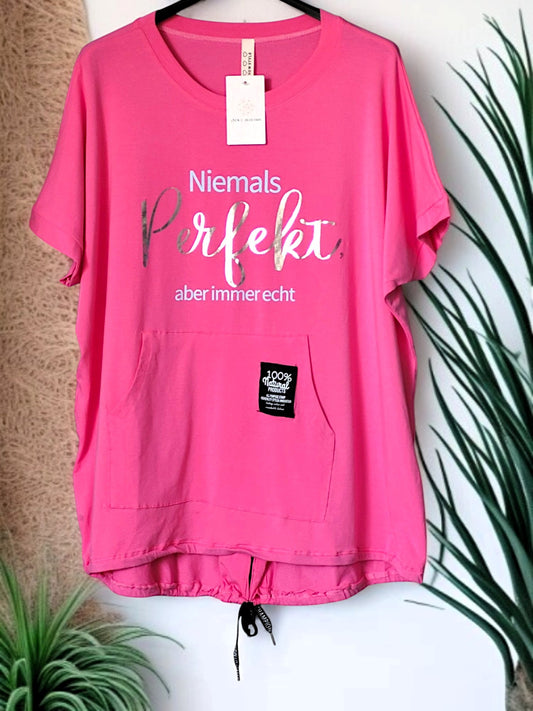 **🖤 Oversize T-Shirt „Niemals perfekt“ – Gr. 42–46 – 6 Farben 🌈**