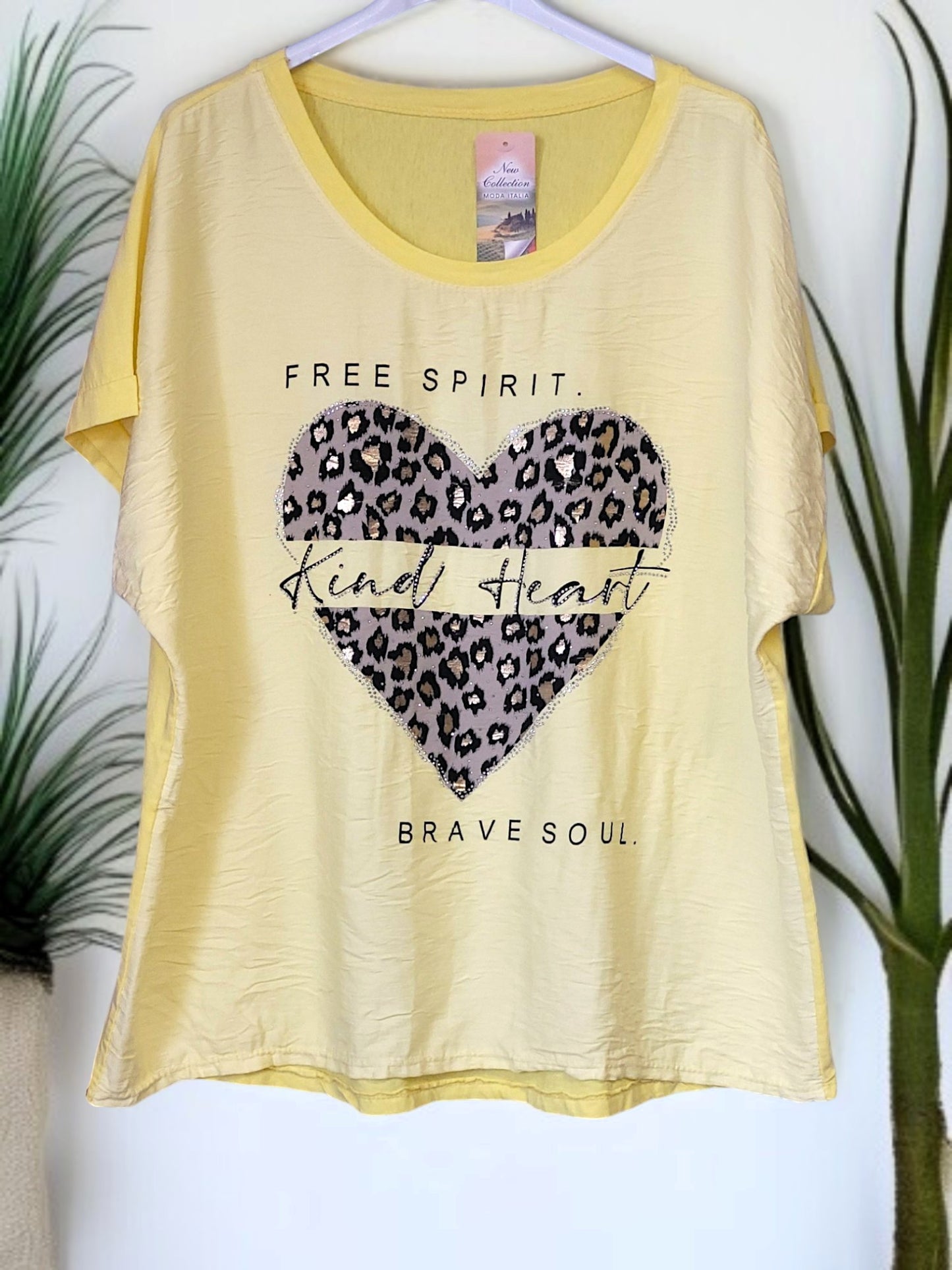 🌟 T-Shirt „Free Spirit – Kind Heart“ – 8 Farben – Gr. 36–42 – mit Leo-Herz & Glitzersteinchen 💕🖤