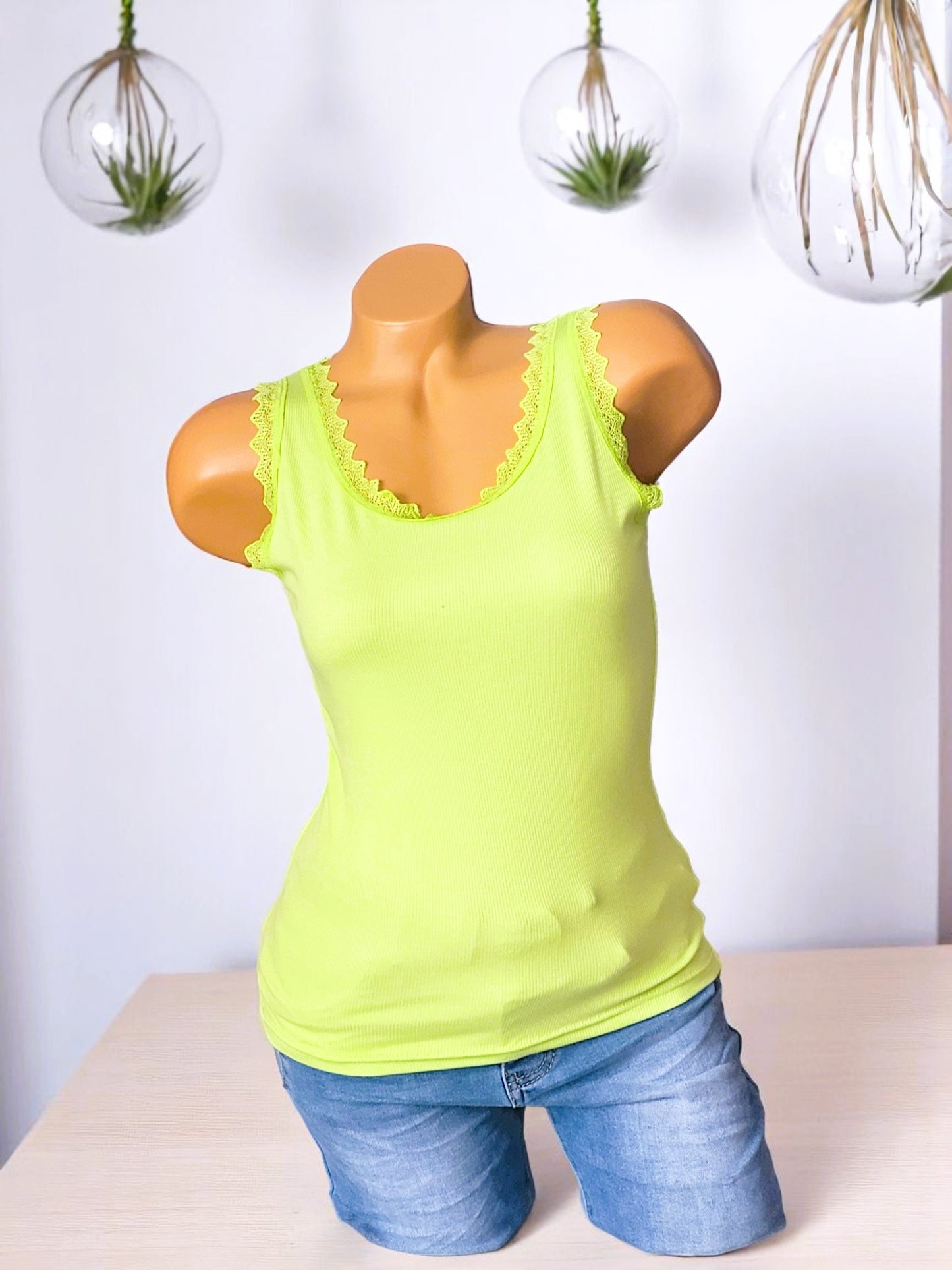 🌸✨ Elegantes Top mit zarter Spitze | Onesize Gr. 36-42 | 16 traumhafte Farben 🌷💕