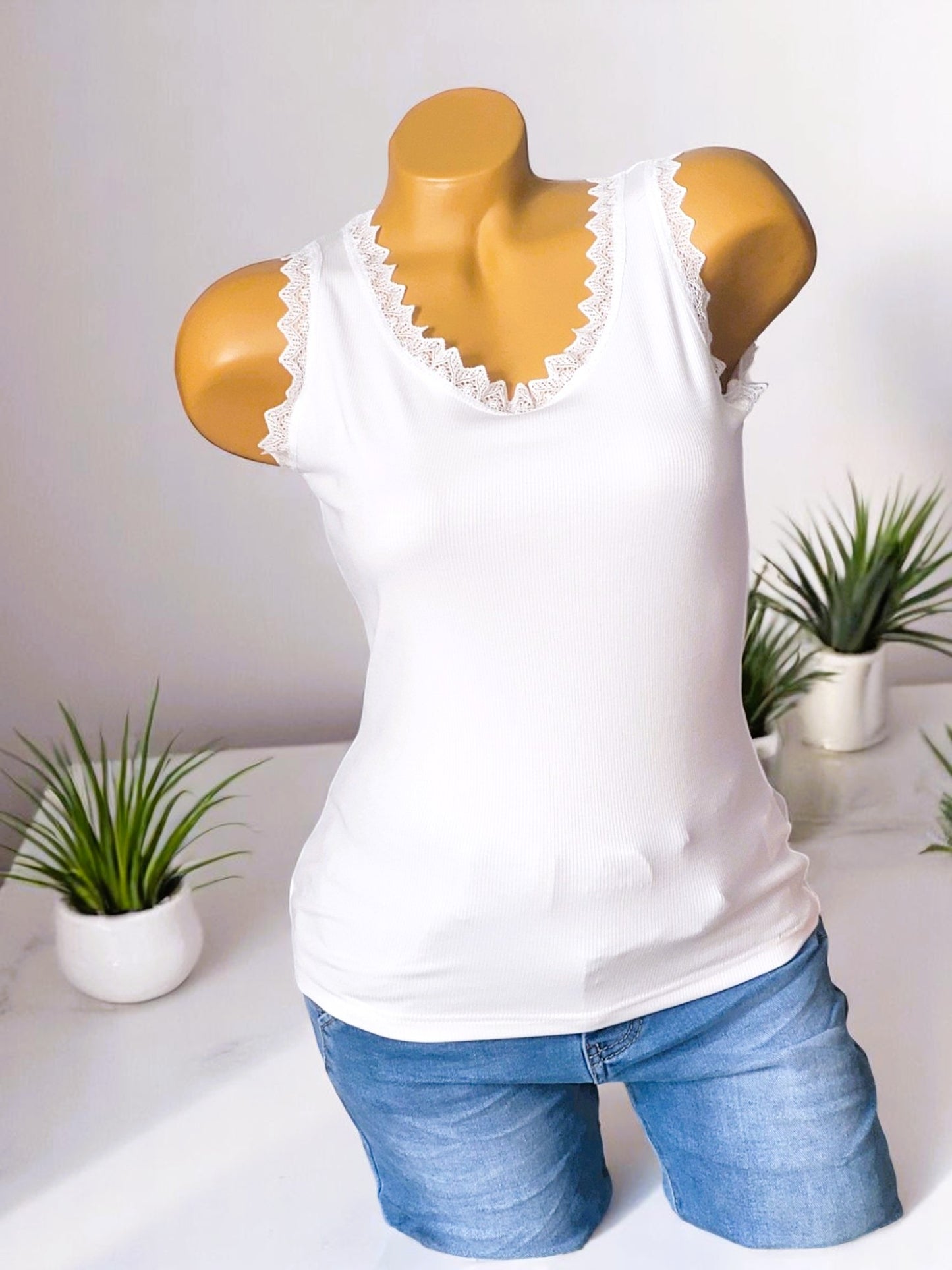 🌸✨ Elegantes Top mit zarter Spitze | Onesize Gr. 36-42 | 16 traumhafte Farben 🌷💕