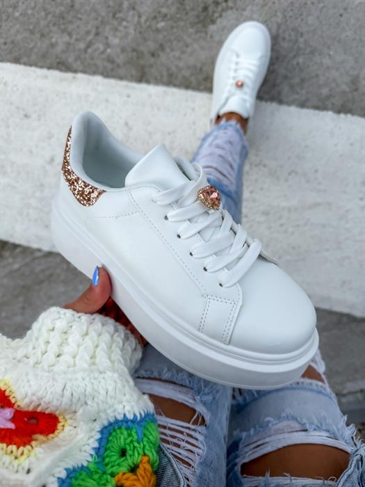Sneaker mit Gold- Umrandung hinten in versch. Größen