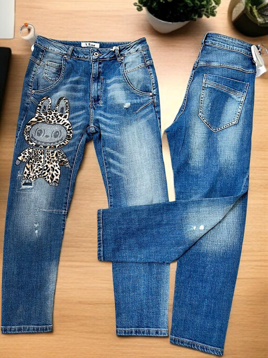 👖🌟 Vorbestellung: Sexy Woman Jeans – Gr. S-XL – Labubu (Medium Blue) 🐰✨